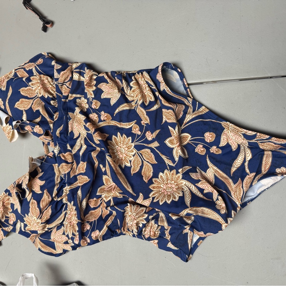 Source‎ Unknown Navy Floral One-Piece Swimsuit